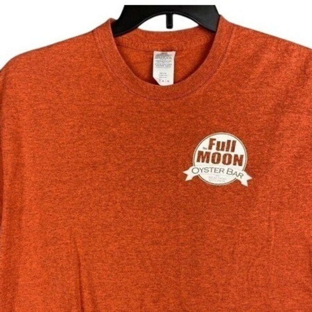 Full Moon Oyster Bar Gildan T-Shirt Mens L Orange Graphic Logo Seafood Casual